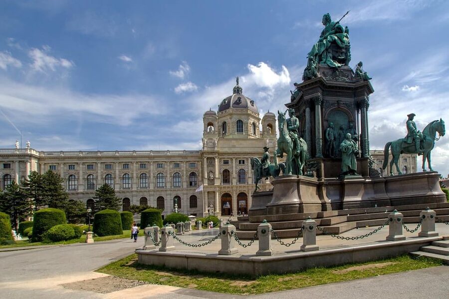 3 hour private tour in Vienna by private car - The Ringstrasse, Opera, and Hofburg