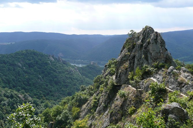 4-Hour Private Alpine Hiking Tour 'In the footsteps of king Lionheart' - Dürnstein, the starting point in the Wachau