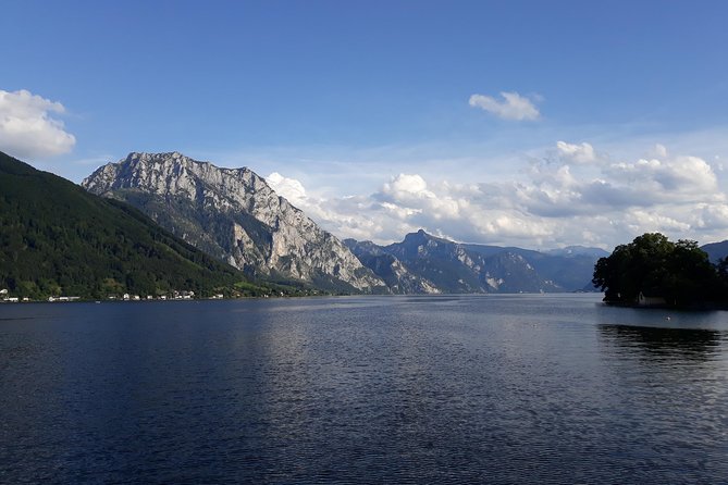 Alpine Hallstatt Day Trip from Vienna incl. Admont Abbey Visit - The extra lake stop: Traunkirchen, Gmunden, or Ort Castle