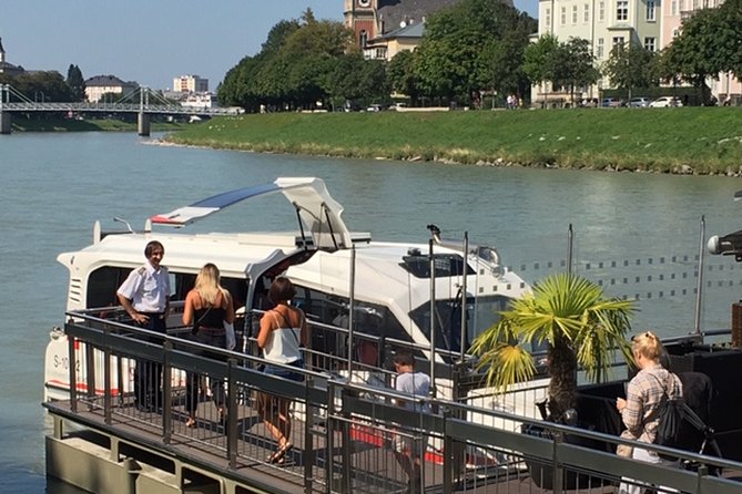 Amphibious Splash Tour on the water & on the land in Salzburg - Guide style, language, and group atmosphere