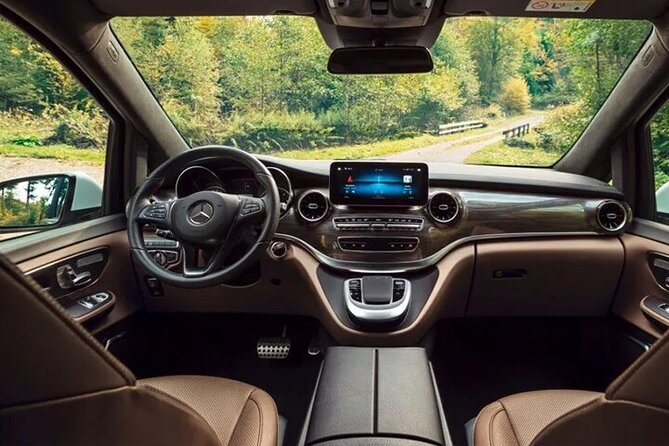 Arrival Private Transfer from Vienna Airport VIE to Vienna City by Luxury Van - Booking details that can save you trouble