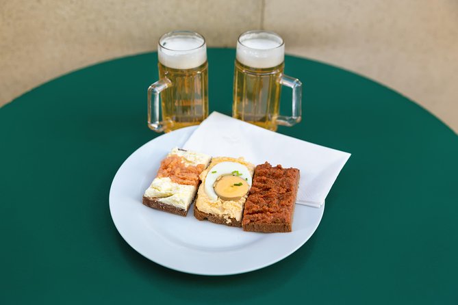Best of Food Tour Vienna - The guides, pace, and group size