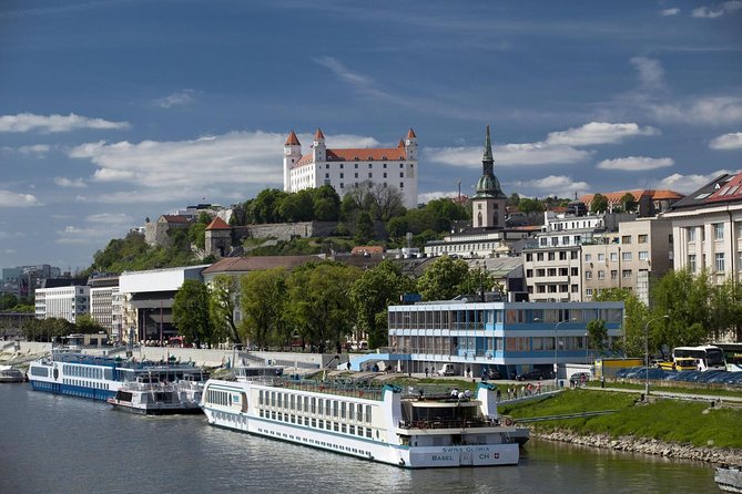 Bratislava Small-Group Day Trip from Vienna with Walk & Lunch - How the tour compares with going independently