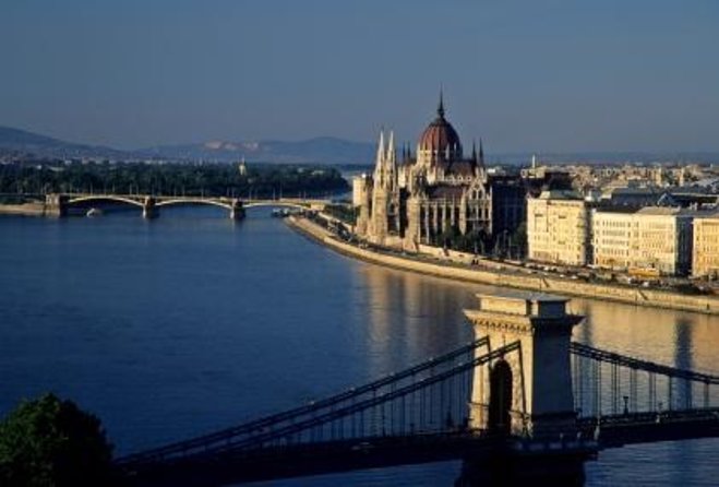 Budapest Small-Group Day Trip from Vienna with Local Guide - Key points at a glance