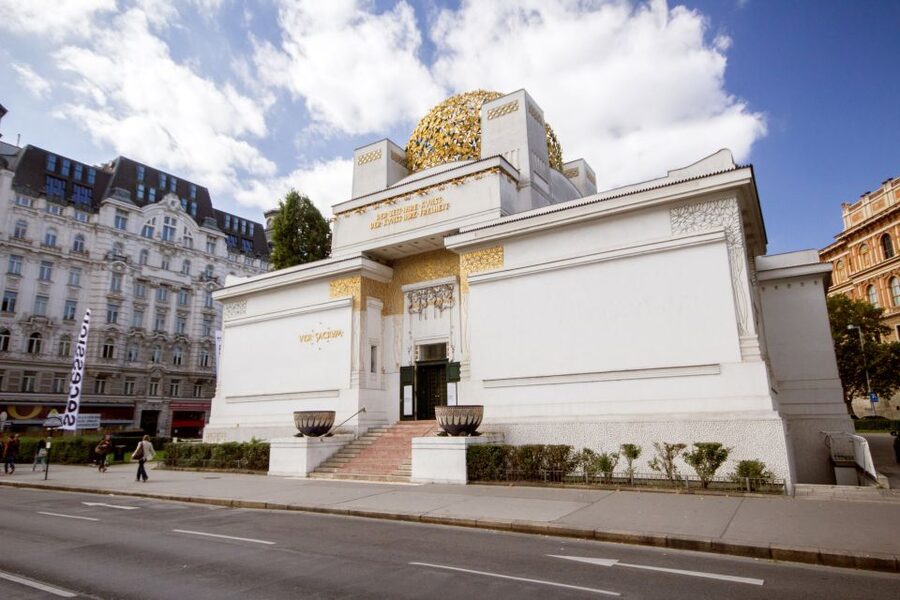 Classic Vienna: 3-Hour Guided Bike Tour - Guides who make the difference