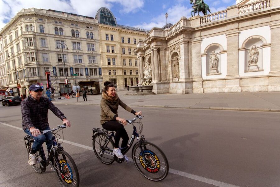 Classic Vienna: 3-Hour Guided Bike Tour - The Ringstraße: Opera, Parliament, Burgtheater, and Rathaus