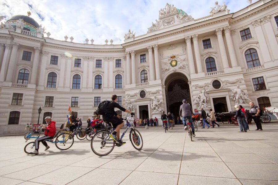 Classic Vienna: 3-Hour Guided Bike Tour - Hofburg and Heldenplatz: imperial Vienna in open air
