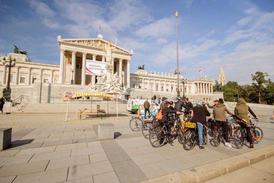 Classic Vienna: 3-Hour Guided Bike Tour - Along the Donau Canal and through Stadtpark