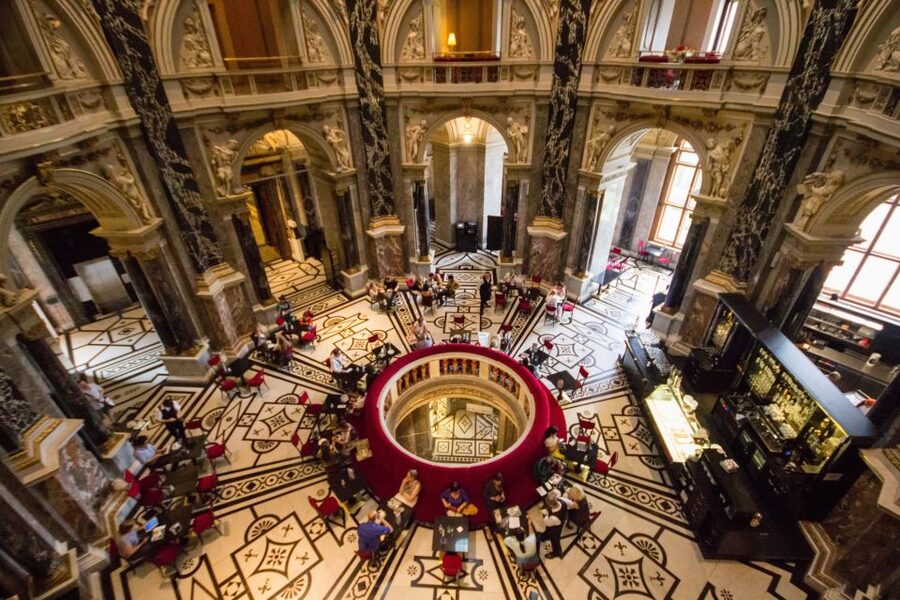 Combo Ticket: Kunsthistorisches Museum & Imperial Treasury - Taking a Break Under the Cupola Hall