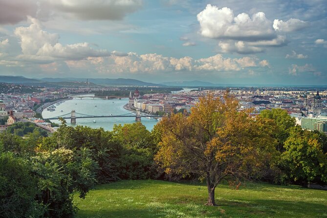 DayTrip to Budapest and Bratislava, two capitals - Christmas markets and seasonal timing