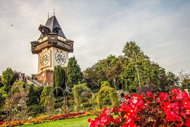 Explore Graz in 60 minutes with a Local - Murinsel: an unusual pause on the Mur
