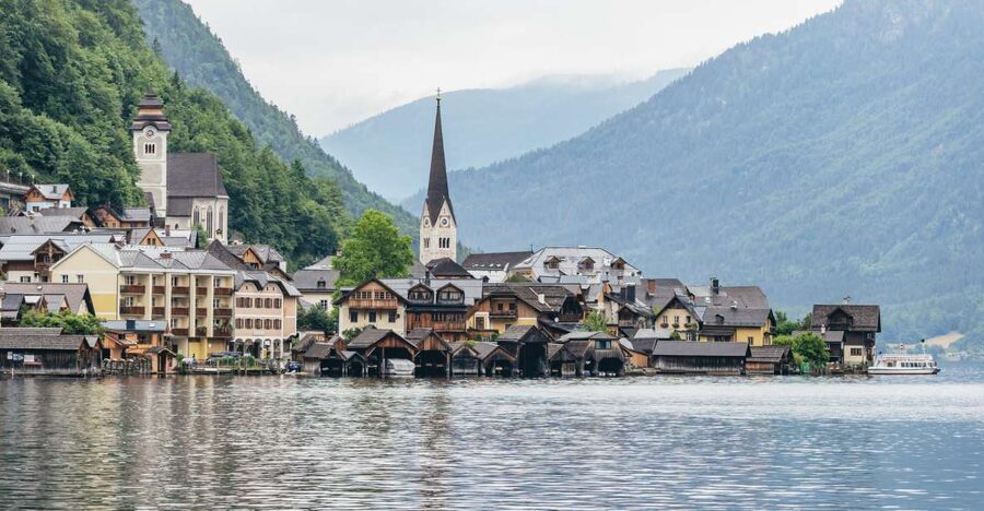 From Salzburg: Half-Day Tour to Hallstatt - From Mirabellplatz into the Salzkammergut