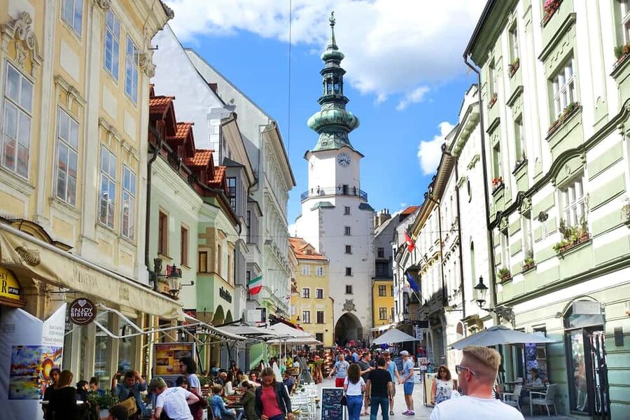 From Vienna: Bratislava City Tour with Food Options - Group size and guide quality