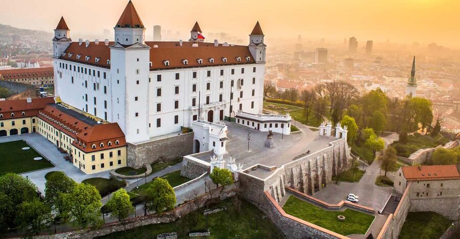 From Vienna: Bratislava with Local Guide, Castle & UFO Views - Starting from Vienna by minivan
