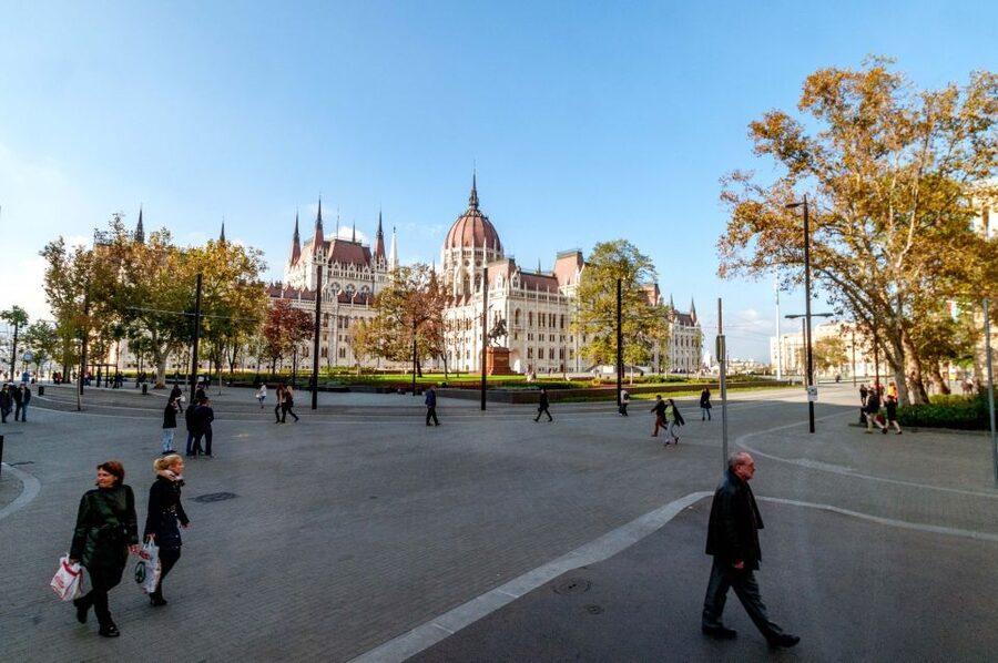 From Vienna: Guided Day Trip to Budapest - The ride across western Hungary
