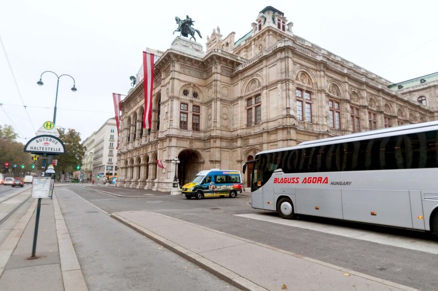 From Vienna: Guided Day Trip to Budapest - The short guided walk through the center