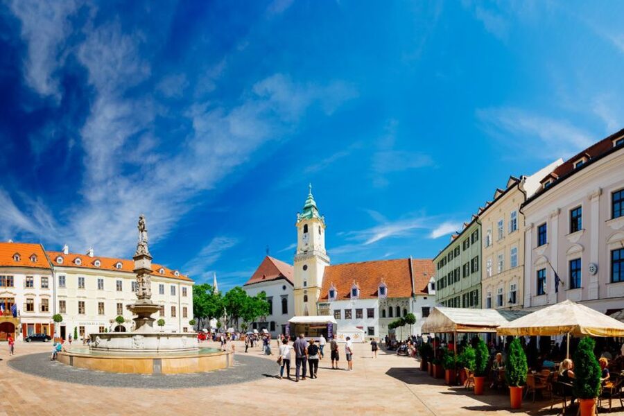 From Vienna: Guided Tour to Bratislava with Speed Boat Ride - Returning by Twin City Liner