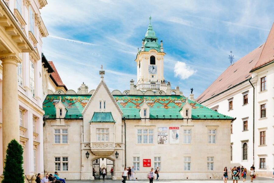 From Vienna: Guided Tour to Bratislava with Speed Boat Ride - Timing, comfort, and the shape of the day