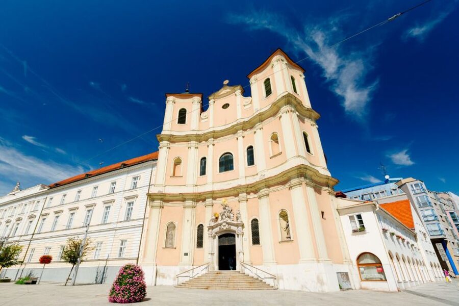 From Vienna: Guided Tour to Bratislava with Speed Boat Ride - Should you book this Bratislava day trip?