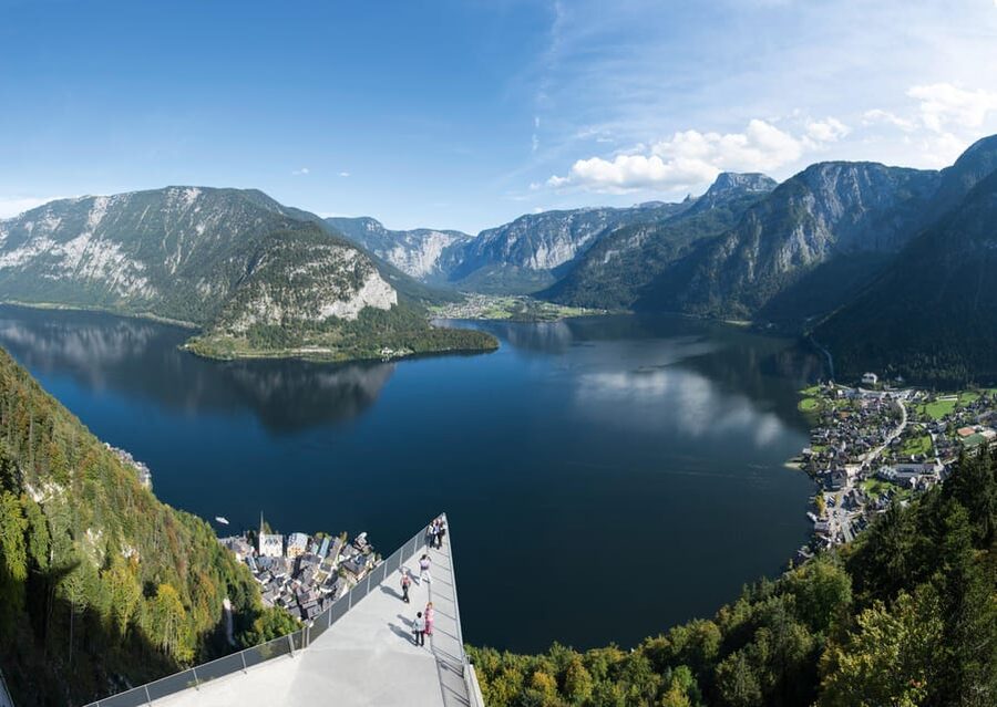 From Vienna: Hallstatt, Mountains & Alpine Lakes Day Trip - Hallstättersee and the approach to Hallstatt