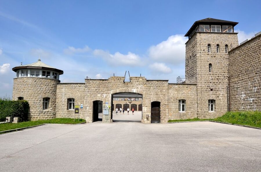 From Vienna: Mauthausen Memorial Private Day Trip - The return drive and the food stop