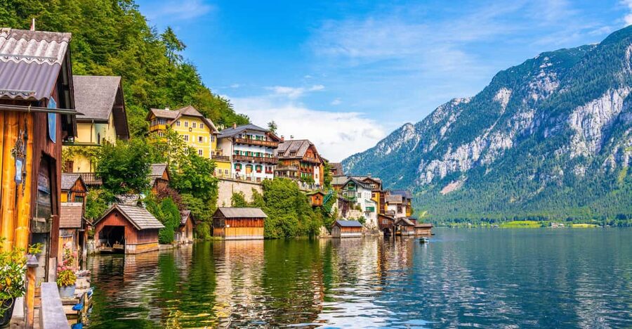 From Vienna: private day trip to Hallstatt and Salzburg - The long road is both the strength and the weakness