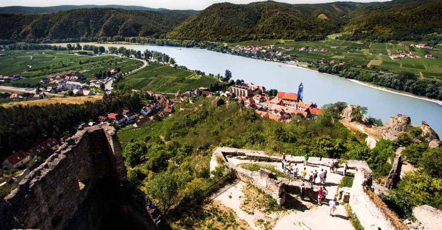 From Vienna: Wachau Valley Day Tour with Wine Tasting - Tasting Wachau whites near Dürnstein