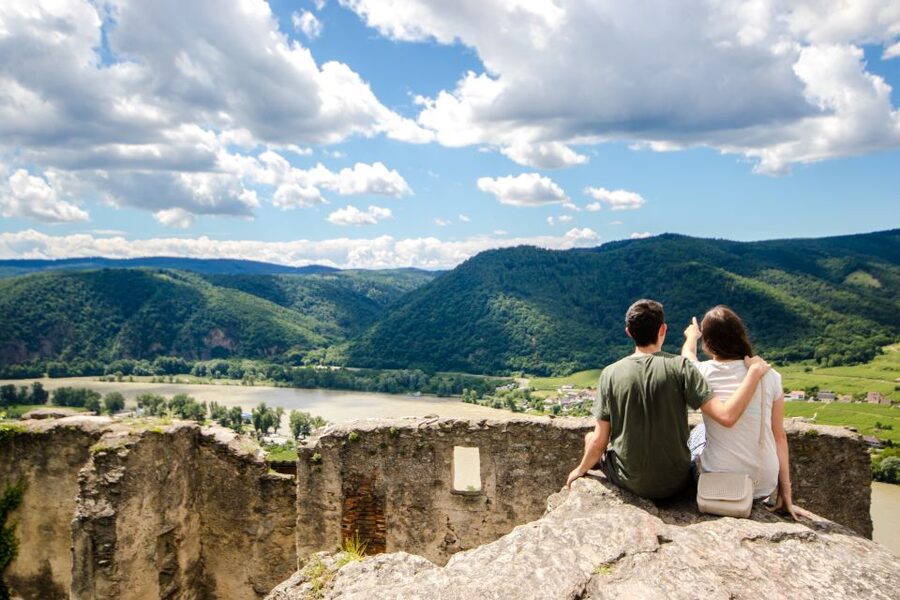 From Vienna: Wachau Valley Day Tour with Wine Tasting - Spitz and the Danube cruise