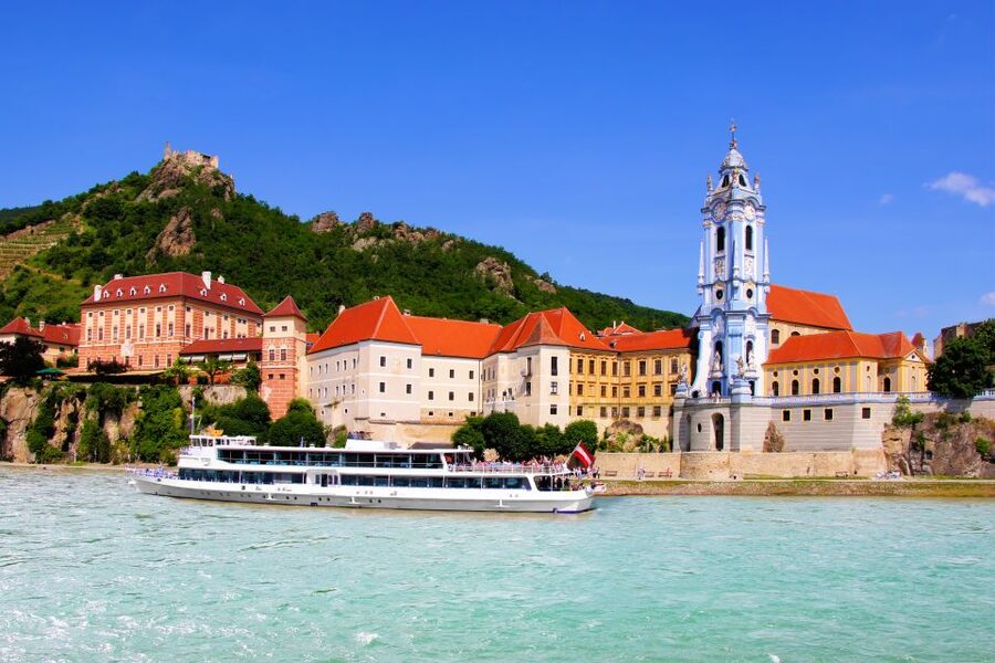 From Vienna: Wachau Valley Day Tour with Wine Tasting - What the small group changes