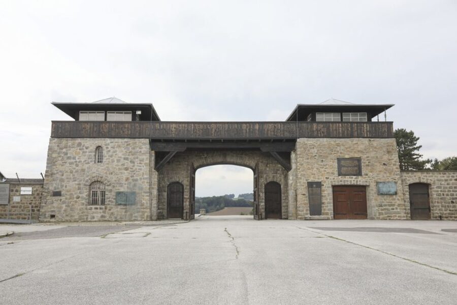 Full-Day Private Trip from Vienna to Mauthausen Memorial - SS-Quarters, Camp Prison, and the Gas Chamber