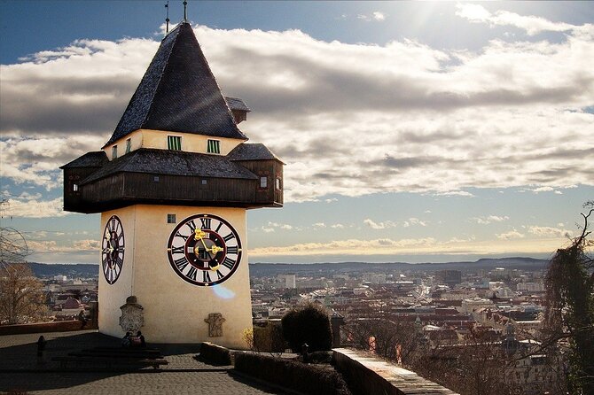 Fun & mobile scavenger hunt through Graz - Turning Graz sightseeing into a game