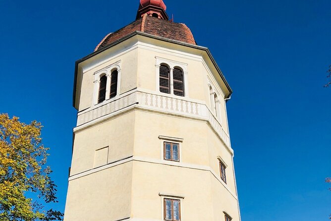 Fun & mobile scavenger hunt through Graz - Freiheitsplatz and Jakominiplatz