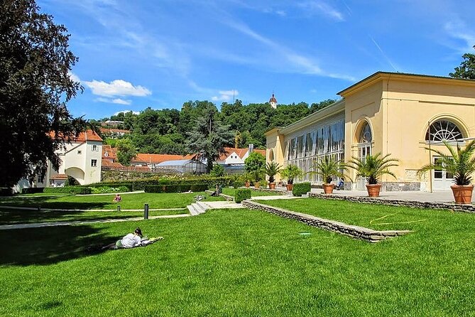 Graz Old Town Highlights Private Walking Tour - What the private guide adds