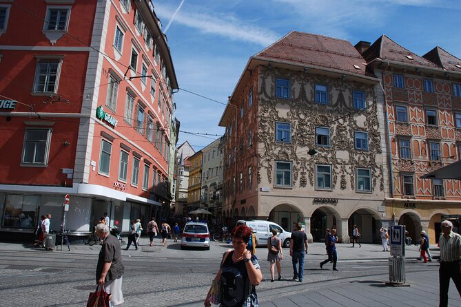 Graz Private Walking Tour With A Professional Guide - Kunsthaus, Graz’s modern counterpoint