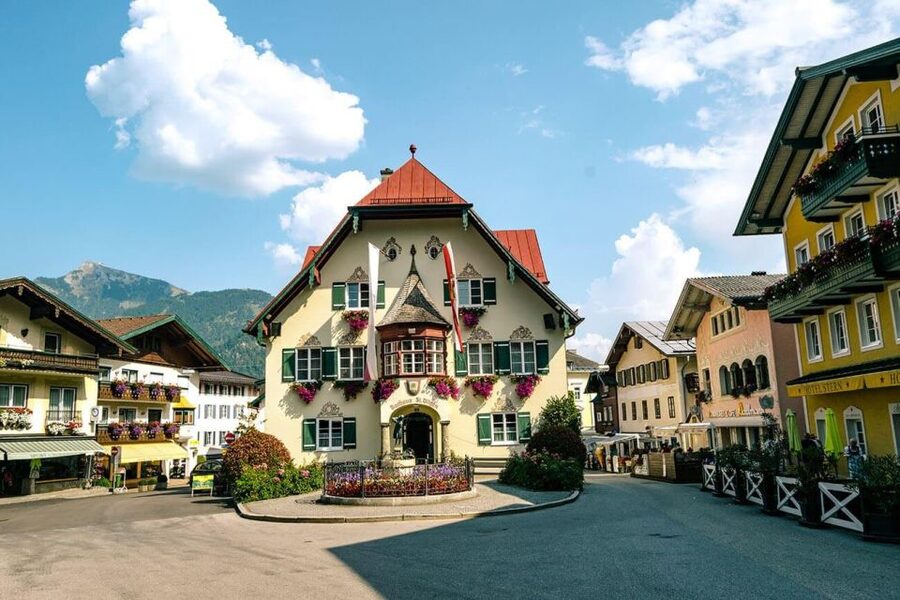 Hallstatt Highlight tour with St. Gilgen Tour from Salzburg - Bad Ischl brings a different tone