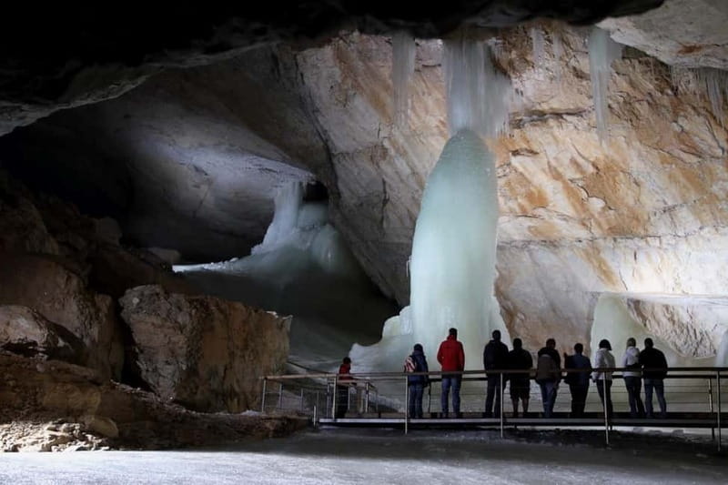 Hallstatt & Ice Cave & 5 fingers Private Trip From Salzburg - Five platforms above a 400-meter drop