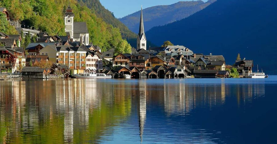 Hallstatt, St.Gilgen,St Wolfgang Salzkammergut from Salzburg - St. Wolfgang and the traditional village feel