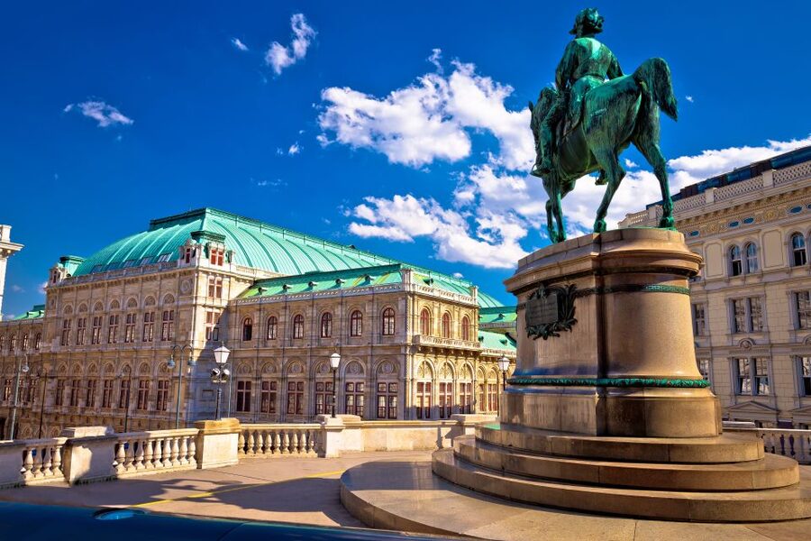 Highlights of Vienna: Private Bike Tour with Licensed Guide - Starting at the Anker Clock and entering the Old Town