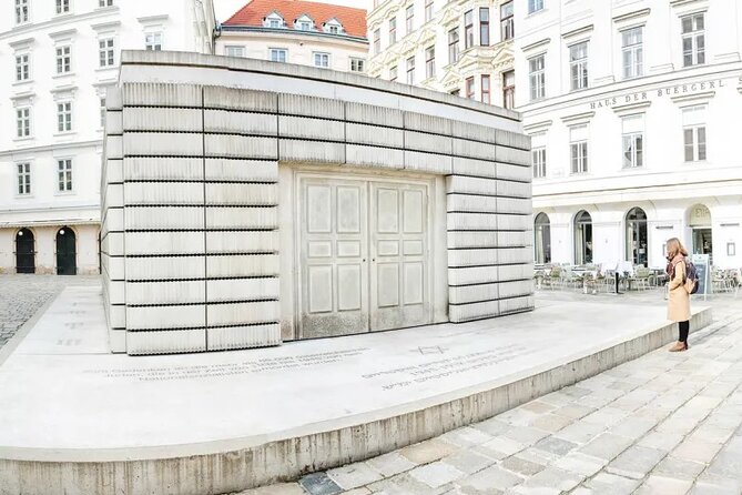 Historical Hitler Walking Tour of Vienna - The art school that rejected Hitler