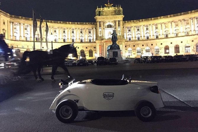 Hotrod Moonlight Tour -evening tour with PRATER ferrys wheel ride - Following the guide through illuminated Vienna