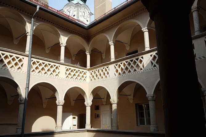 In-depth private tour through every corner of Klagenfurt - The golden goose and the old theater