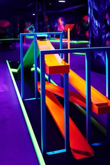 Innsbruck: 3D Mini Golf with Dazzling Light Effects - Key points at a glance