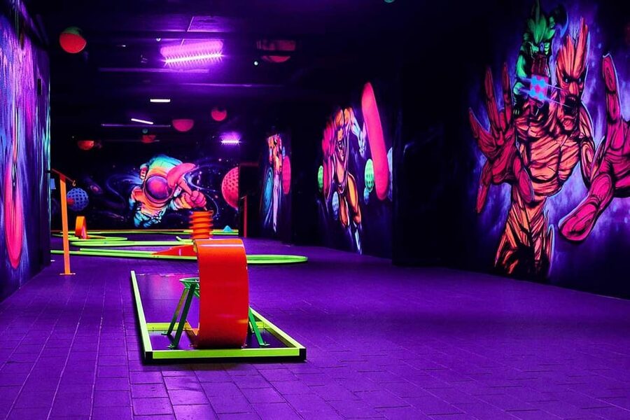 Innsbruck: 3D Mini Golf with Dazzling Light Effects - What the Innsbruck game is really like