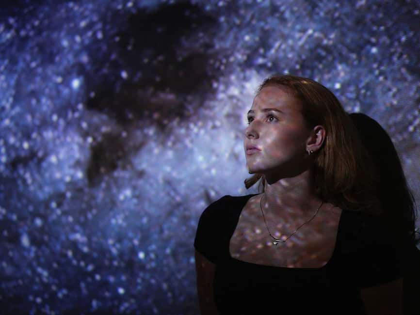 Innsbruck: EXPERIENCE TIROL - Immersive Show Flex Ticket - Thomas and Anna set the story in motion