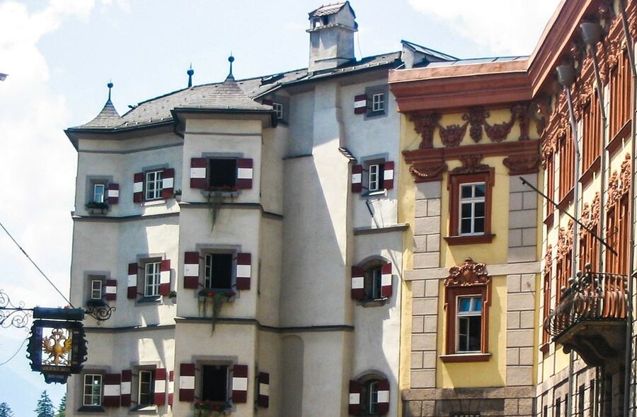 Innsbruck: Express Walk with a Local in 60 minutes - Meeting the Golden Roof at Helbling Haus