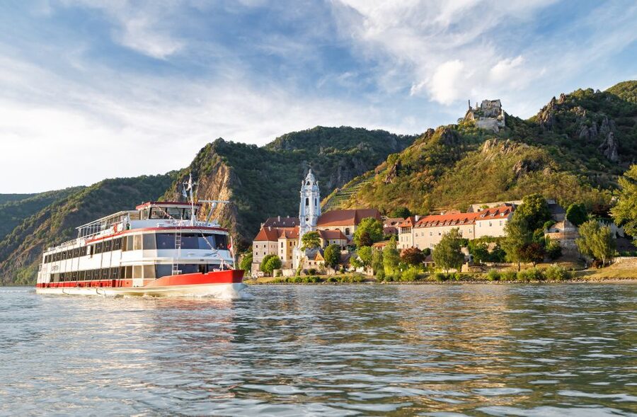 Krems: Wachau Valley River Cruise with 3-Course Meal - Starting in Krems at Welterbe Platz