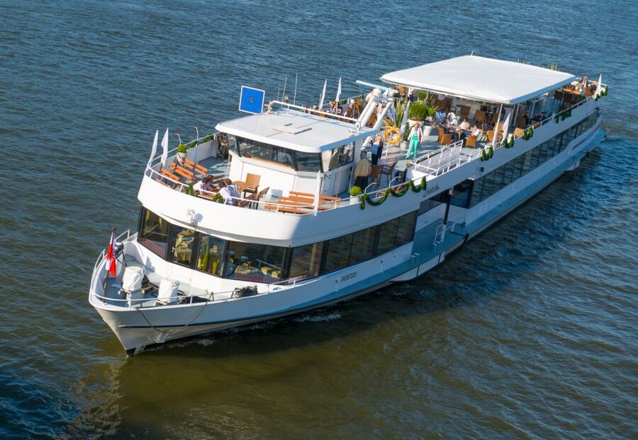 Linz: Harbor Cruise - Starting Between Lentos and Brucknerhaus