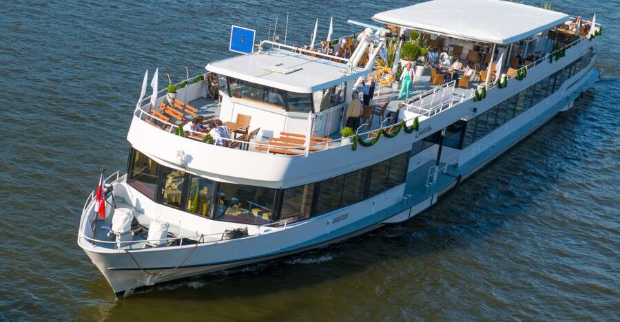 Linz: Harbor Cruise - The Short Turn Into the Shipyard Harbor