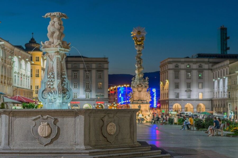 Linz Private Walking Tour - Following the Danube through Linz