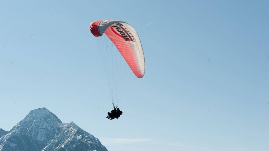 Mayrhofen: Paragliding Flight Experience Over Mountains - The 15-minute safety briefing